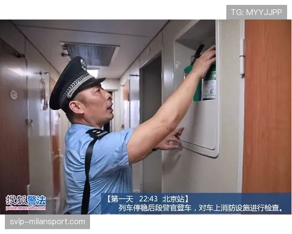 荷兰前国脚埃利亚遭遇车祸后乘警车离开现场引发关注